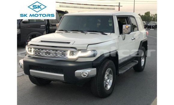 Buy Import Toyota FJ Cruiser White Car in Import - Dubai in Dhufar Buy Import Toyota FJ Cruiser White Car in Import - Dubai in Dhufar