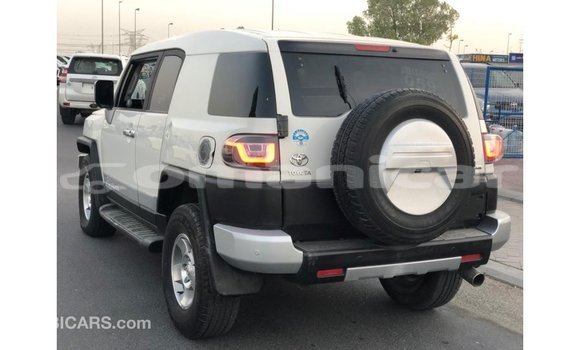 Buy Import Toyota FJ Cruiser White Car in Import - Dubai in Dhufar Buy Import Toyota FJ Cruiser White Car in Import - Dubai in Dhufar