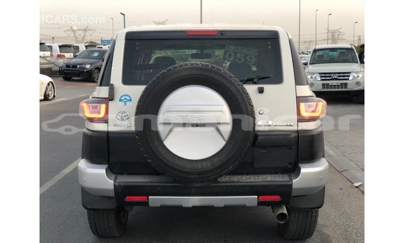 Buy Import Toyota FJ Cruiser White Car in Import - Dubai in Dhufar Buy Import Toyota FJ Cruiser White Car in Import - Dubai in Dhufar