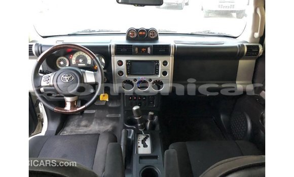 Buy Import Toyota FJ Cruiser White Car in Import - Dubai in Dhufar Buy Import Toyota FJ Cruiser White Car in Import - Dubai in Dhufar