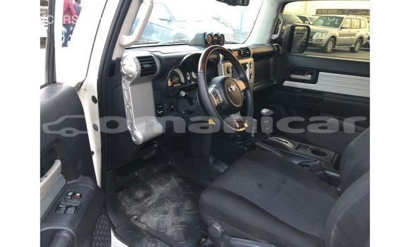 Buy Import Toyota FJ Cruiser White Car in Import - Dubai in Dhufar Buy Import Toyota FJ Cruiser White Car in Import - Dubai in Dhufar