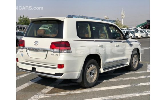 Buy Import Toyota Land Cruiser White Car in Import - Dubai in Dhufar Buy Import Toyota Land Cruiser White Car in Import - Dubai in Dhufar