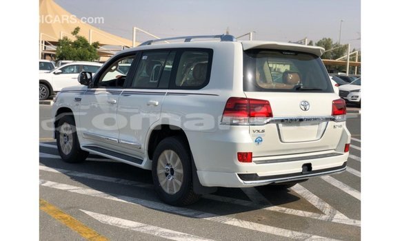 Buy Import Toyota Land Cruiser White Car in Import - Dubai in Dhufar Buy Import Toyota Land Cruiser White Car in Import - Dubai in Dhufar