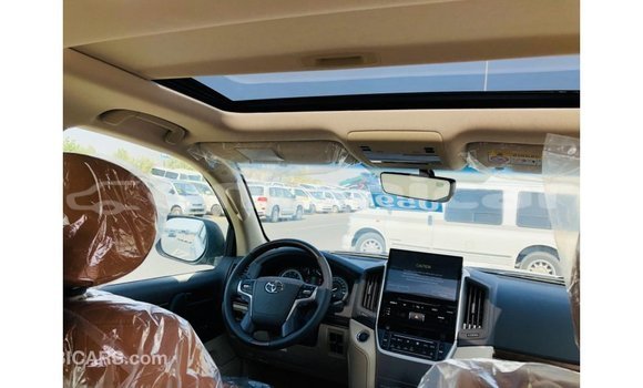 Buy Import Toyota Land Cruiser White Car in Import - Dubai in Dhufar Buy Import Toyota Land Cruiser White Car in Import - Dubai in Dhufar