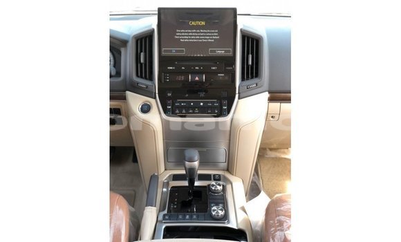Buy Import Toyota Land Cruiser White Car in Import - Dubai in Dhufar Buy Import Toyota Land Cruiser White Car in Import - Dubai in Dhufar