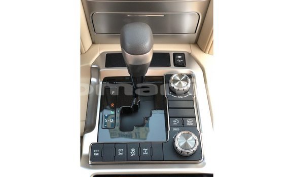 Buy Import Toyota Land Cruiser White Car in Import - Dubai in Dhufar Buy Import Toyota Land Cruiser White Car in Import - Dubai in Dhufar