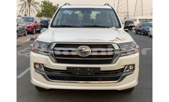 Buy Import Toyota Land Cruiser White Car in Import - Dubai in Dhufar Buy Import Toyota Land Cruiser White Car in Import - Dubai in Dhufar