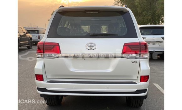Buy Import Toyota Land Cruiser White Car in Import - Dubai in Dhufar Buy Import Toyota Land Cruiser White Car in Import - Dubai in Dhufar
