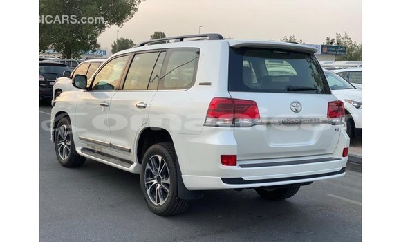 Buy Import Toyota Land Cruiser White Car in Import - Dubai in Dhufar Buy Import Toyota Land Cruiser White Car in Import - Dubai in Dhufar