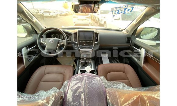 Buy Import Toyota Land Cruiser White Car in Import - Dubai in Dhufar Buy Import Toyota Land Cruiser White Car in Import - Dubai in Dhufar