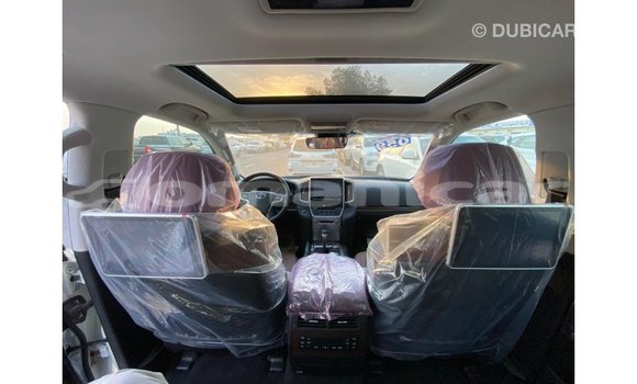 Buy Import Toyota Land Cruiser White Car in Import - Dubai in Dhufar Buy Import Toyota Land Cruiser White Car in Import - Dubai in Dhufar