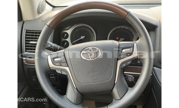 Buy Import Toyota Land Cruiser White Car in Import - Dubai in Dhufar Buy Import Toyota Land Cruiser White Car in Import - Dubai in Dhufar