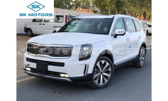 Buy Import Kia Carens White Car in Import - Dubai in Dhufar