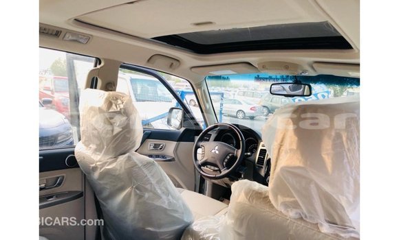 Buy Import Mitsubishi Pajero White Car in Import - Dubai in Dhufar Buy Import Mitsubishi Pajero White Car in Import - Dubai in Dhufar