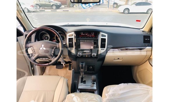 Buy Import Mitsubishi Pajero White Car in Import - Dubai in Dhufar Buy Import Mitsubishi Pajero White Car in Import - Dubai in Dhufar