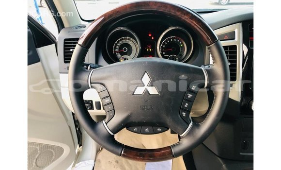 Buy Import Mitsubishi Pajero White Car in Import - Dubai in Dhufar Buy Import Mitsubishi Pajero White Car in Import - Dubai in Dhufar