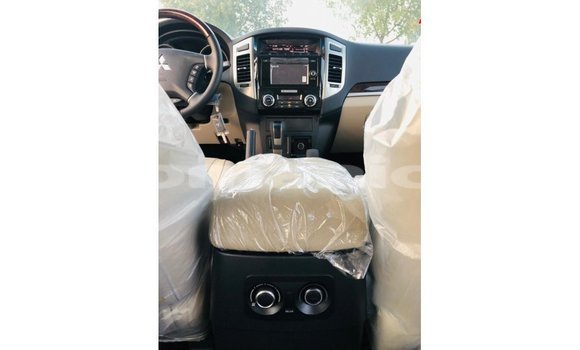 Buy Import Mitsubishi Pajero White Car in Import - Dubai in Dhufar Buy Import Mitsubishi Pajero White Car in Import - Dubai in Dhufar