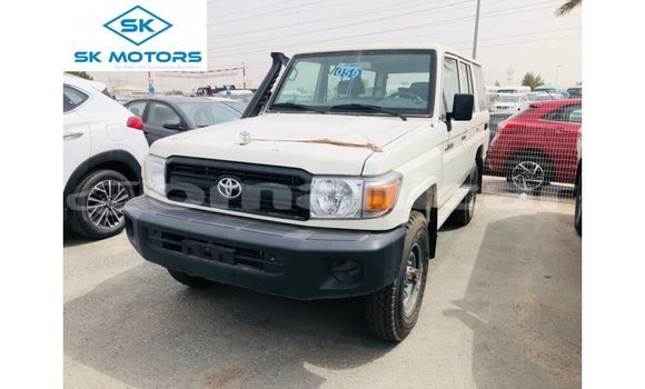 Buy Import Toyota Land Cruiser White Car in Import - Dubai in Dhufar Buy Import Toyota Land Cruiser White Car in Import - Dubai in Dhufar