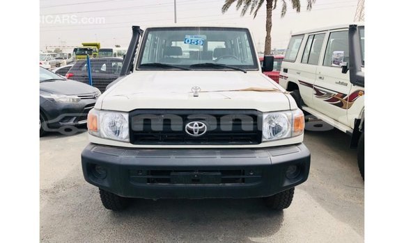 Buy Import Toyota Land Cruiser White Car in Import - Dubai in Dhufar Buy Import Toyota Land Cruiser White Car in Import - Dubai in Dhufar