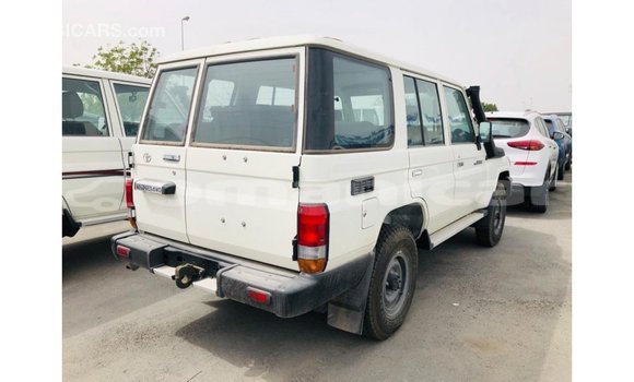 Buy Import Toyota Land Cruiser White Car in Import - Dubai in Dhufar Buy Import Toyota Land Cruiser White Car in Import - Dubai in Dhufar