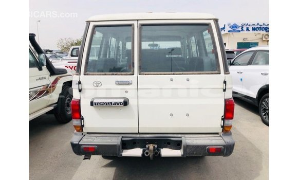 Buy Import Toyota Land Cruiser White Car in Import - Dubai in Dhufar Buy Import Toyota Land Cruiser White Car in Import - Dubai in Dhufar