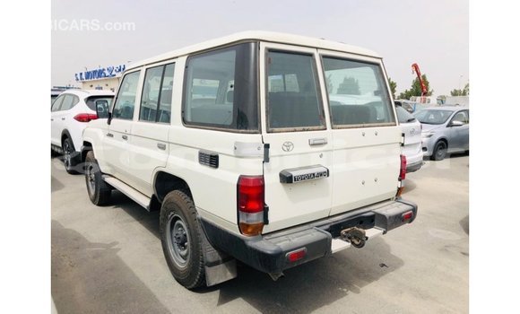 Buy Import Toyota Land Cruiser White Car in Import - Dubai in Dhufar Buy Import Toyota Land Cruiser White Car in Import - Dubai in Dhufar