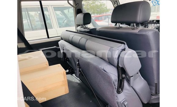 Buy Import Toyota Land Cruiser White Car in Import - Dubai in Dhufar Buy Import Toyota Land Cruiser White Car in Import - Dubai in Dhufar