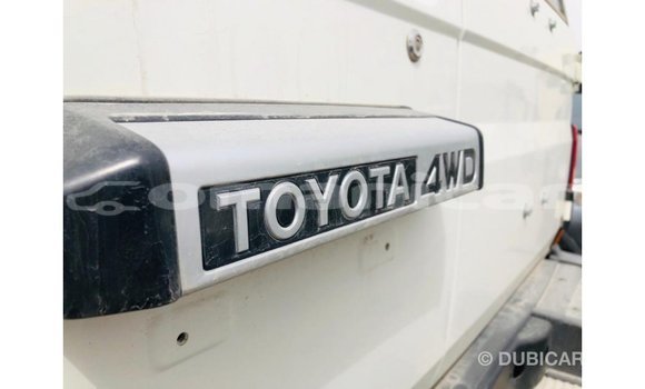 Buy Import Toyota Land Cruiser White Car in Import - Dubai in Dhufar Buy Import Toyota Land Cruiser White Car in Import - Dubai in Dhufar