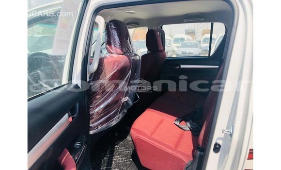Buy Import Toyota Hilux White Car in Import - Dubai in Dhufar Buy Import Toyota Hilux White Car in Import - Dubai in Dhufar