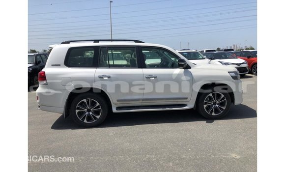 Buy Import Toyota Land Cruiser White Car in Import - Dubai in Dhufar Buy Import Toyota Land Cruiser White Car in Import - Dubai in Dhufar