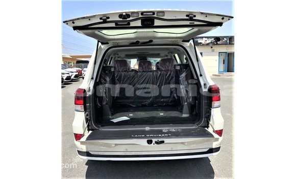 Buy Import Toyota Land Cruiser White Car in Import - Dubai in Dhufar Buy Import Toyota Land Cruiser White Car in Import - Dubai in Dhufar
