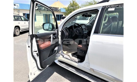 Buy Import Toyota Land Cruiser White Car in Import - Dubai in Dhufar Buy Import Toyota Land Cruiser White Car in Import - Dubai in Dhufar