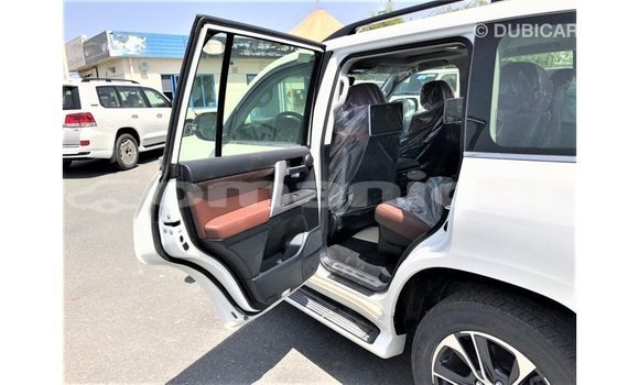 Buy Import Toyota Land Cruiser White Car in Import - Dubai in Dhufar Buy Import Toyota Land Cruiser White Car in Import - Dubai in Dhufar