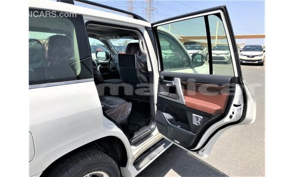 Buy Import Toyota Land Cruiser White Car in Import - Dubai in Dhufar Buy Import Toyota Land Cruiser White Car in Import - Dubai in Dhufar