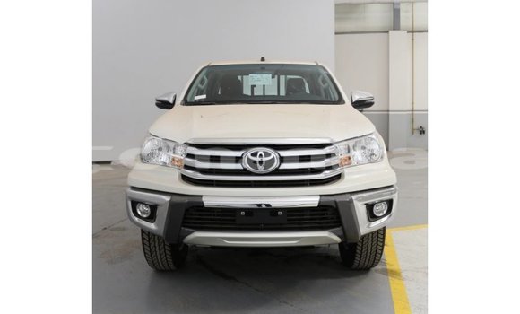 Buy Import Toyota Hilux White Car in Import - Dubai in Dhufar