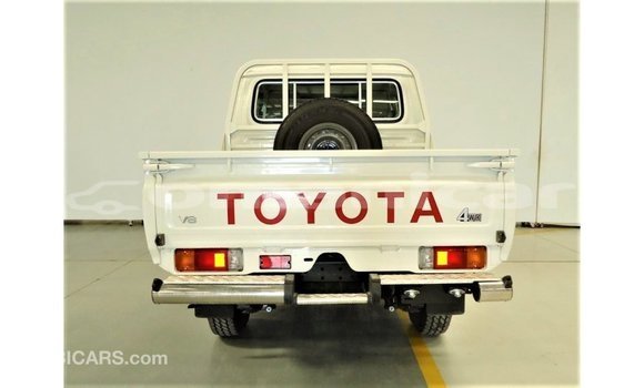 Buy Import Toyota Land Cruiser White Car in Import - Dubai in Dhufar Buy Import Toyota Land Cruiser White Car in Import - Dubai in Dhufar