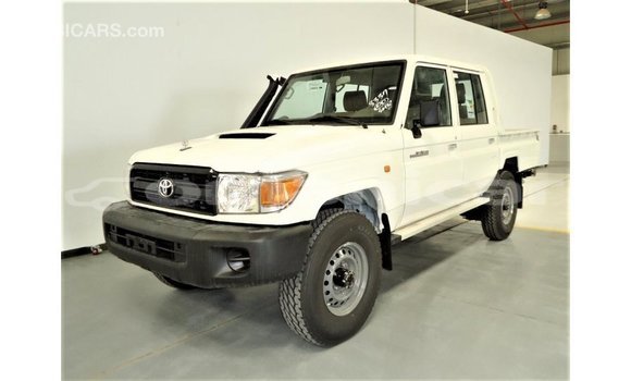 Buy Import Toyota Land Cruiser White Car in Import - Dubai in Dhufar Buy Import Toyota Land Cruiser White Car in Import - Dubai in Dhufar