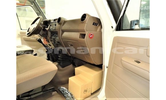 Buy Import Toyota Land Cruiser White Car in Import - Dubai in Dhufar Buy Import Toyota Land Cruiser White Car in Import - Dubai in Dhufar