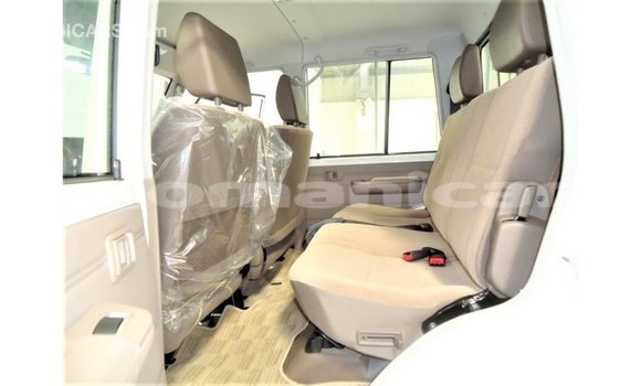 Buy Import Toyota Land Cruiser White Car in Import - Dubai in Dhufar Buy Import Toyota Land Cruiser White Car in Import - Dubai in Dhufar
