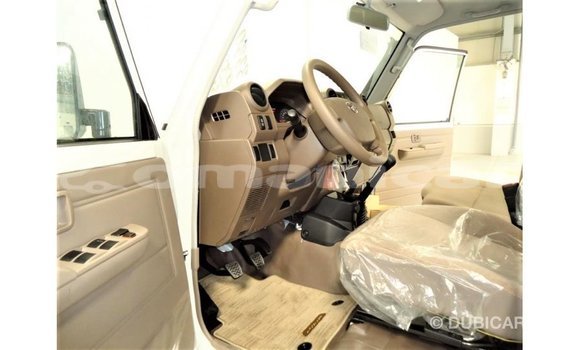 Buy Import Toyota Land Cruiser White Car in Import - Dubai in Dhufar Buy Import Toyota Land Cruiser White Car in Import - Dubai in Dhufar