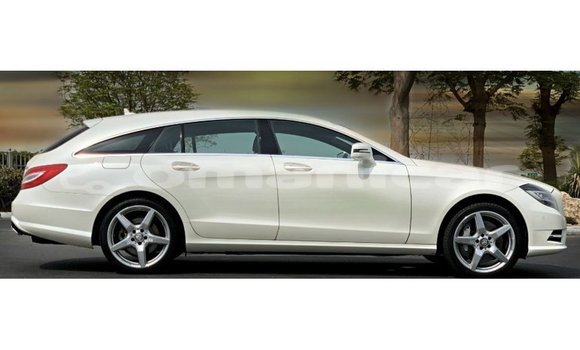 Buy Import Mercedes-Benz 190 White Car in Import - Dubai in Dhufar Buy Import Mercedes-Benz 190 White Car in Import - Dubai in Dhufar