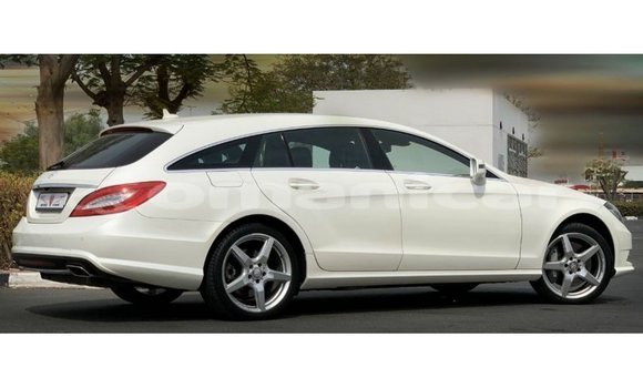 Buy Import Mercedes-Benz 190 White Car in Import - Dubai in Dhufar Buy Import Mercedes-Benz 190 White Car in Import - Dubai in Dhufar