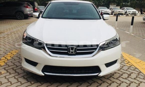 Buy Used Honda Accord White Car in Salalah in Dhufar
