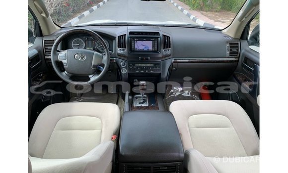 Buy Import Toyota Land Cruiser White Car in Import - Dubai in Dhufar Buy Import Toyota Land Cruiser White Car in Import - Dubai in Dhufar