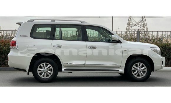 Buy Import Toyota Land Cruiser White Car in Import - Dubai in Dhufar Buy Import Toyota Land Cruiser White Car in Import - Dubai in Dhufar