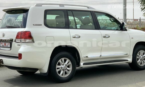 Buy Import Toyota Land Cruiser White Car in Import - Dubai in Dhufar Buy Import Toyota Land Cruiser White Car in Import - Dubai in Dhufar