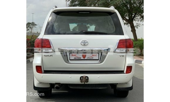 Buy Import Toyota Land Cruiser White Car in Import - Dubai in Dhufar Buy Import Toyota Land Cruiser White Car in Import - Dubai in Dhufar