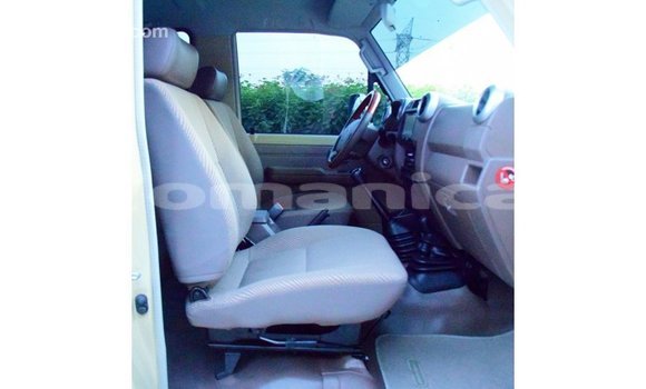 Buy Import Toyota Land Cruiser Beige Car in Import - Dubai in Dhufar Buy Import Toyota Land Cruiser Beige Car in Import - Dubai in Dhufar
