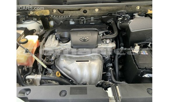 Buy Import Toyota 4Runner White Car in Import - Dubai in Dhufar Buy Import Toyota 4Runner White Car in Import - Dubai in Dhufar