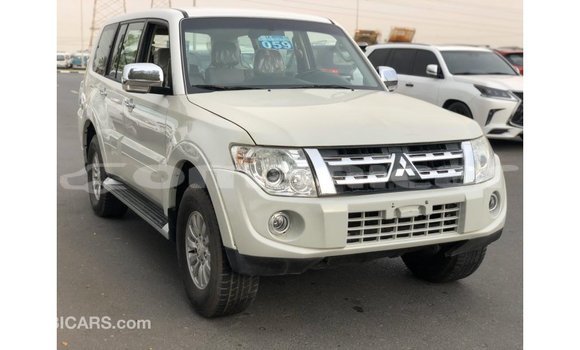 Buy Import Mitsubishi Pajero White Car in Import - Dubai in Dhufar Buy Import Mitsubishi Pajero White Car in Import - Dubai in Dhufar